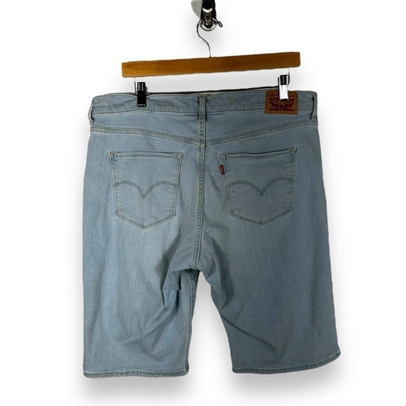 Levi's Classic Bermuda Casual Modest Shorts Jorts, Light Wash, Size 32W - Picture 10 of 10